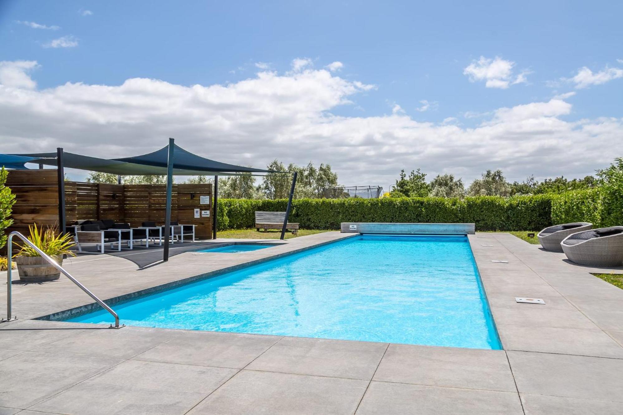Regent Sanctuary - Martinborough Holiday Home Bagian luar foto